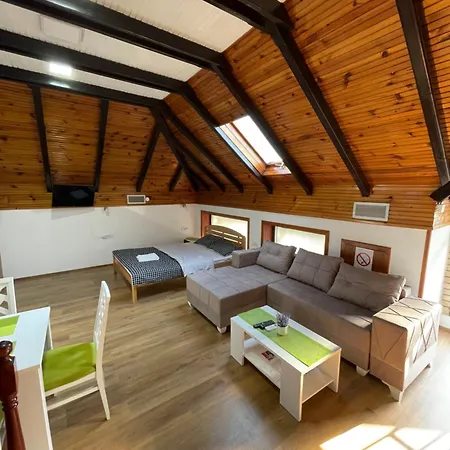 Achillius Apartament *